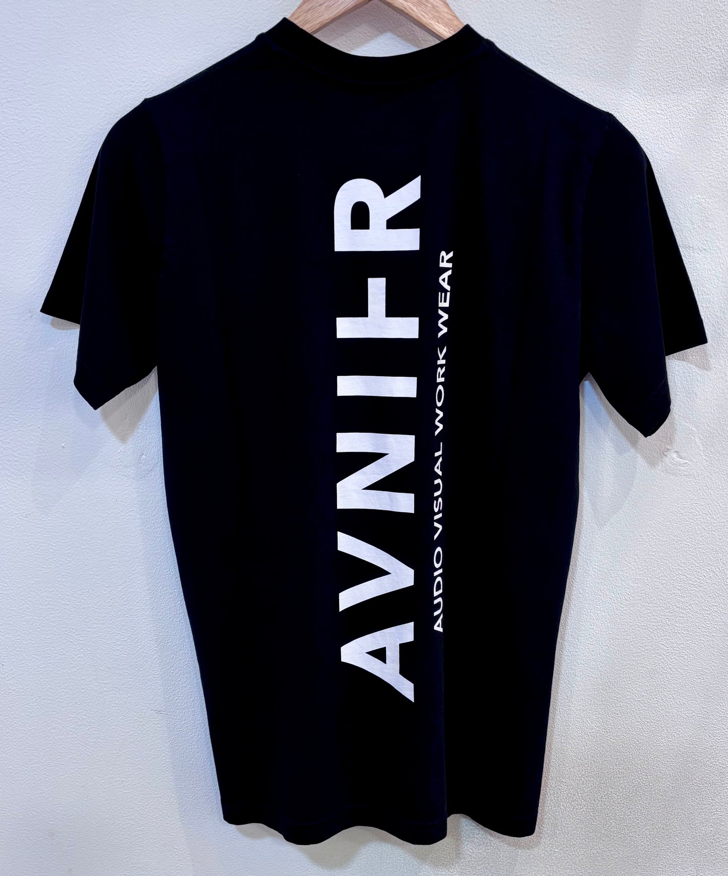 T-shirt source black vertical v3
