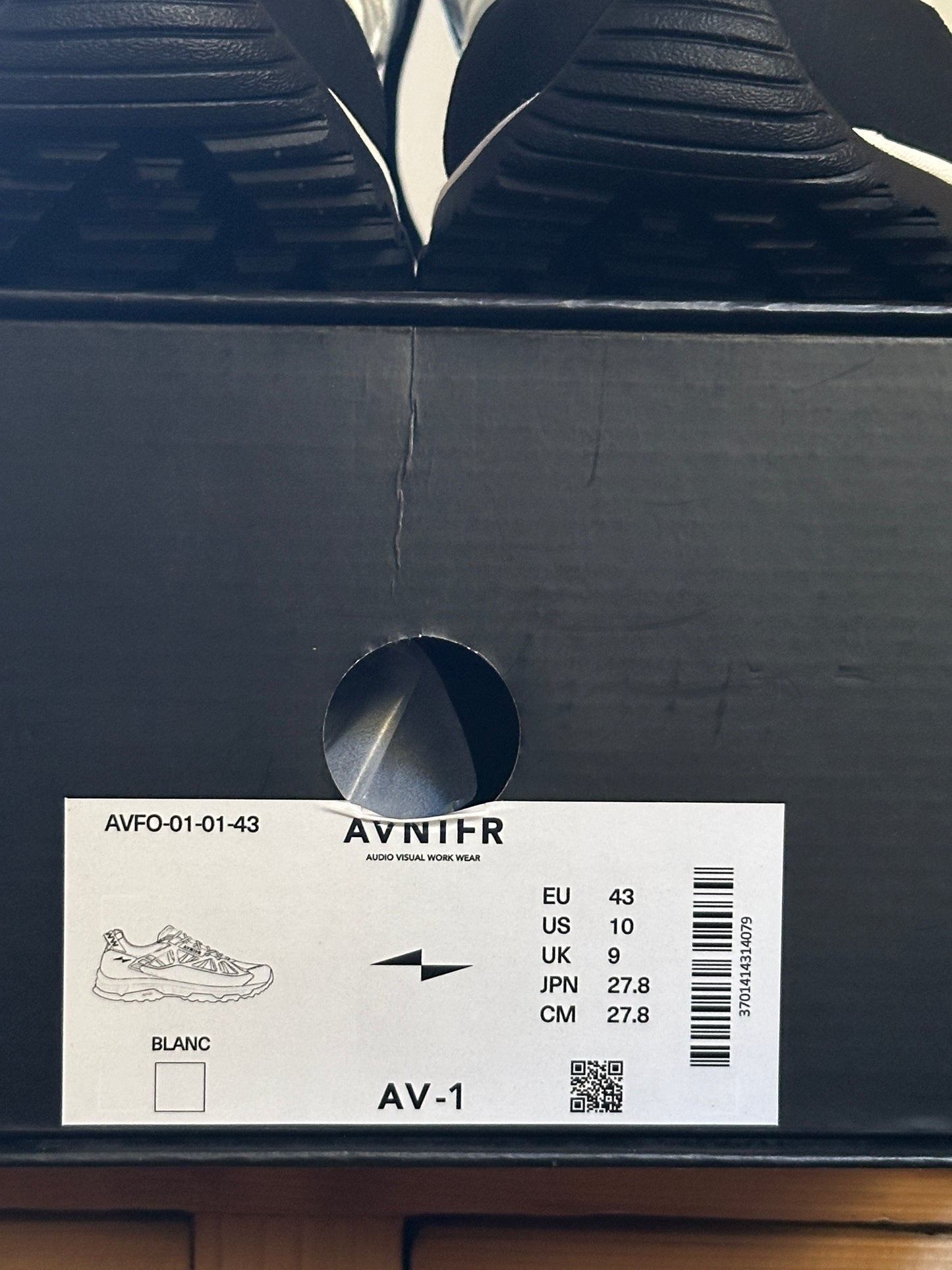 AV-1