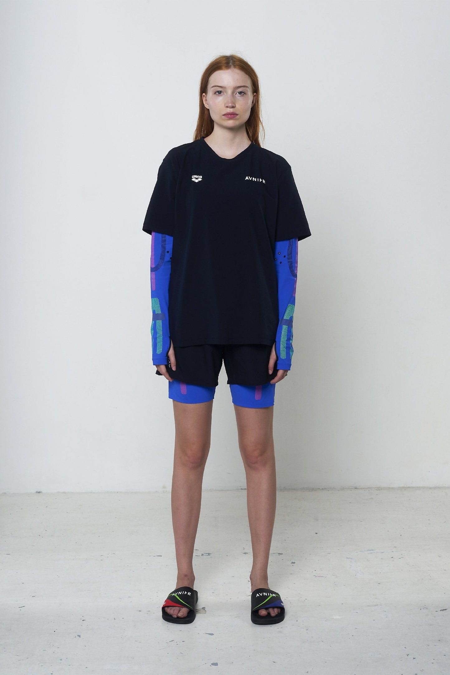 AVNIER x ARENA T-shirt de bain unisexe noir avec manches de compression