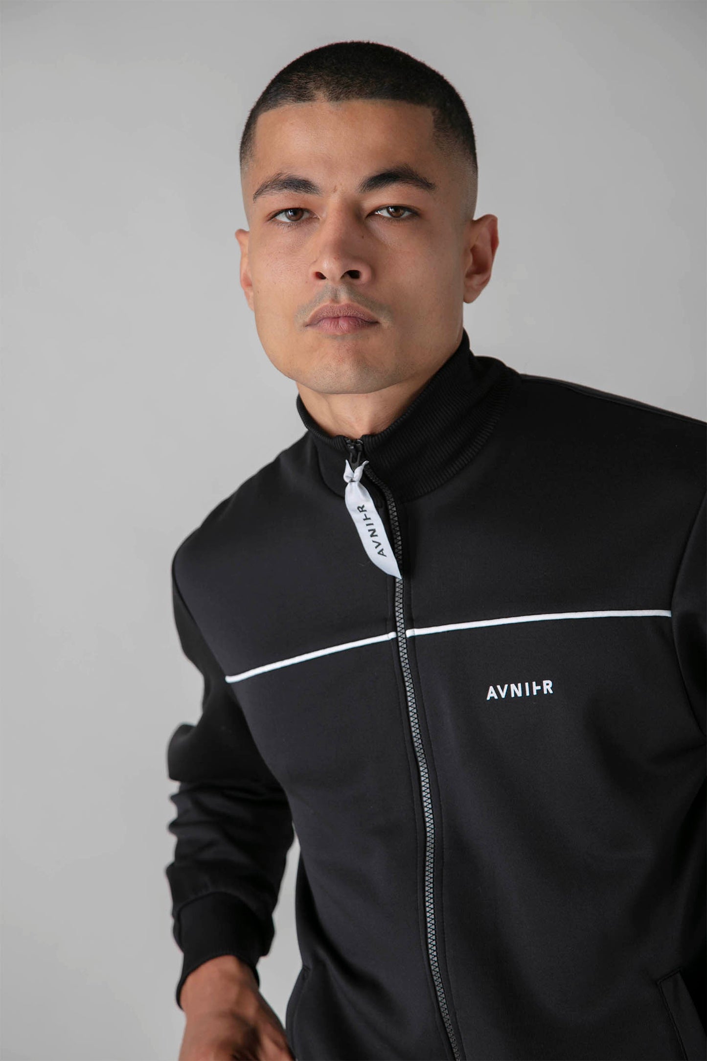 AVNIER - STUDIO - Veste noire en coton bio et polyester recyclé