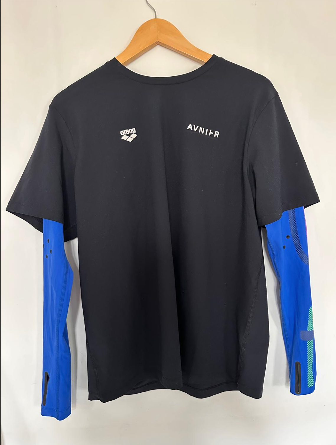 AVNIER x ARENA T-shirt de bain unisexe noir avec manches de compression