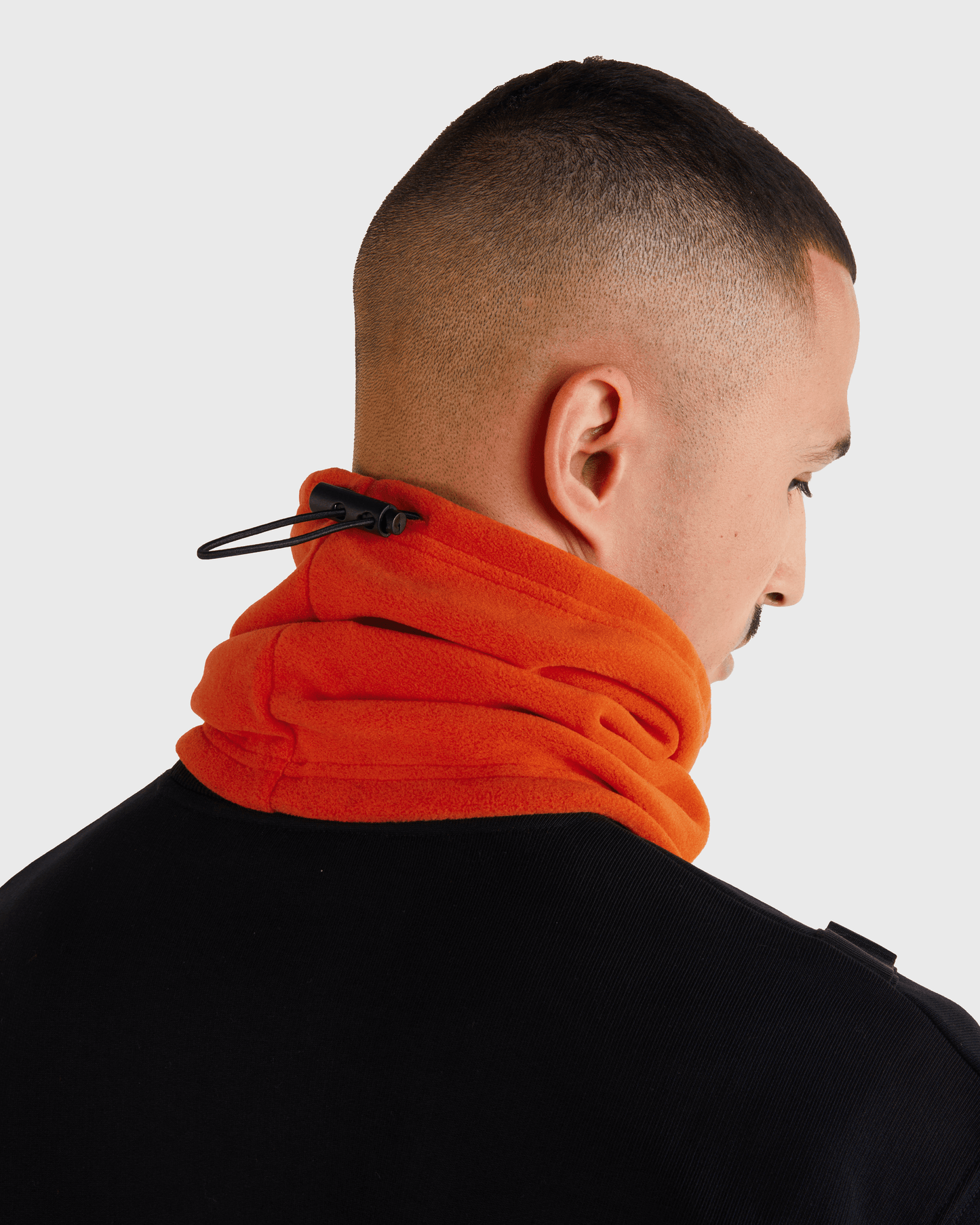 neckwarmer-insulation-red-clay-avnier-audiovisual-4-silhouette-dos_f6bda1e6-e100-4a71-bc71-58eb7cf82dca - argile rouge