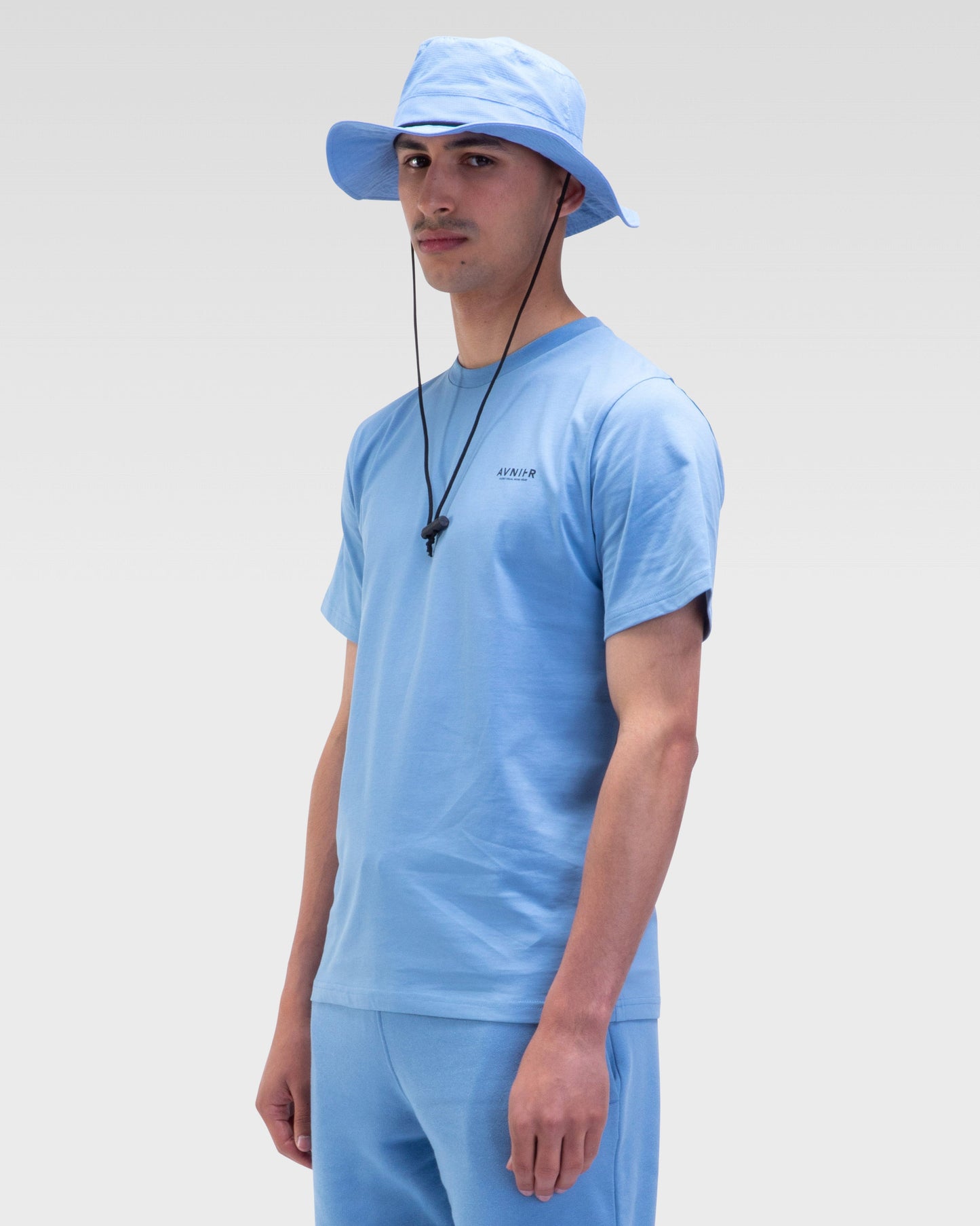 t-shirt-source-vertical-v-bleu-ciel--avnier-sebastian-strappazzon-5-silhouette-face_f82f19df-e801-4a39-91d2-c08ea5447448 - Bleu ciel