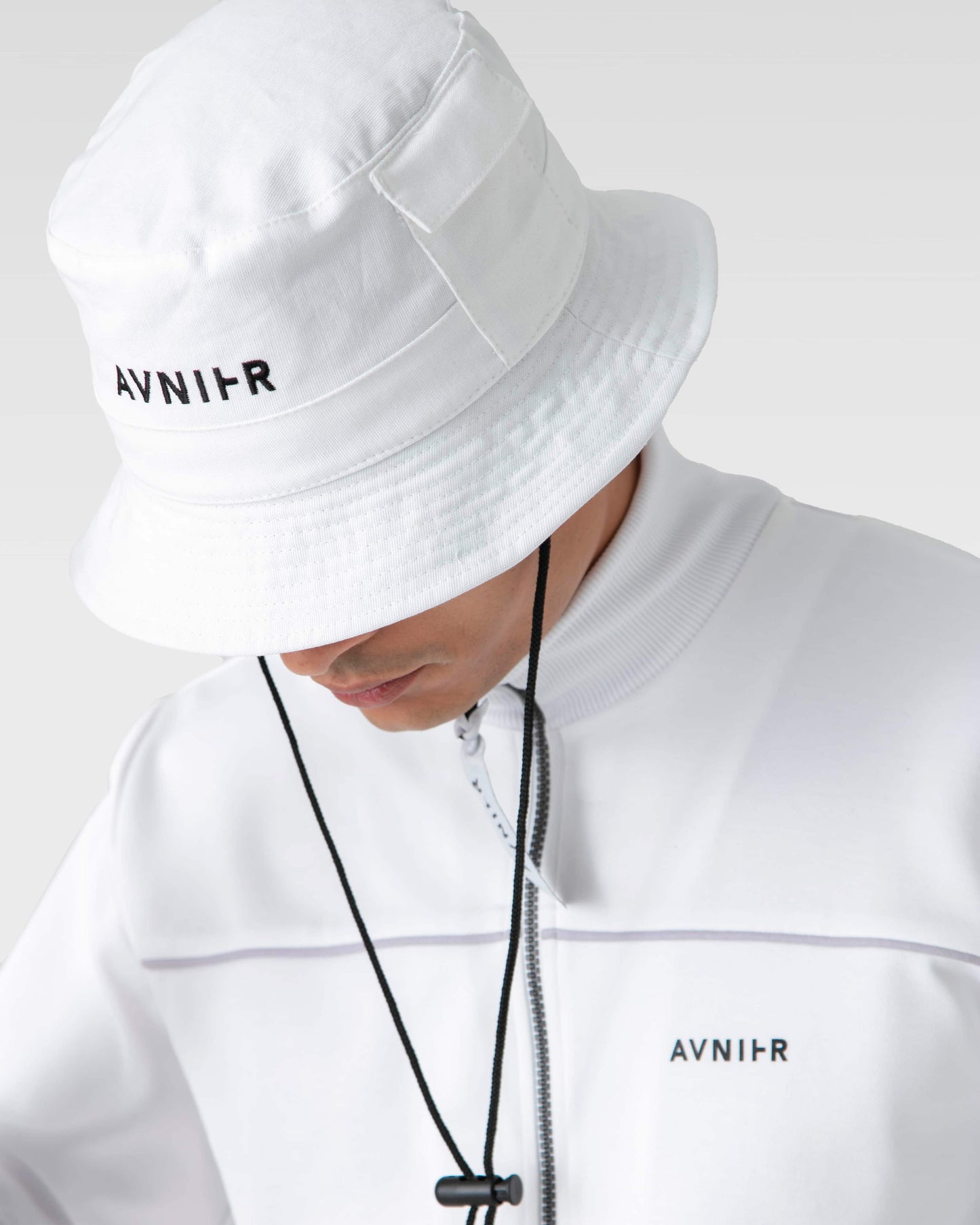 travelling-bob-blanc-en-coton-bio-avnier-orelsan-1-silhouette-face - blanc