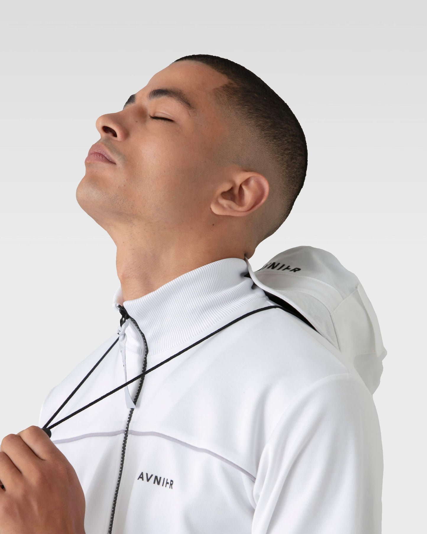 travelling-bob-blanc-en-coton-bio-avnier-orelsan-3-silhouette-dos - blanc