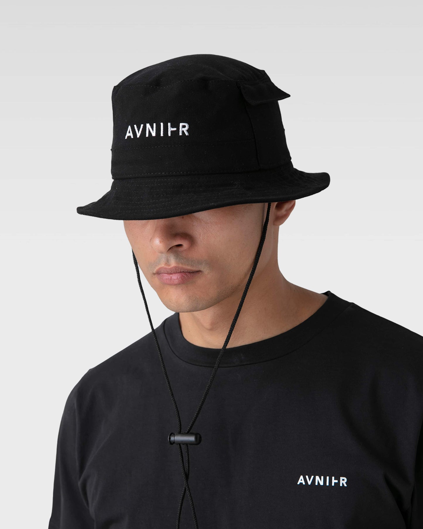 travelling-bob-noir-en-coton-bio-avnier-orel-1-silhouette-face - noir