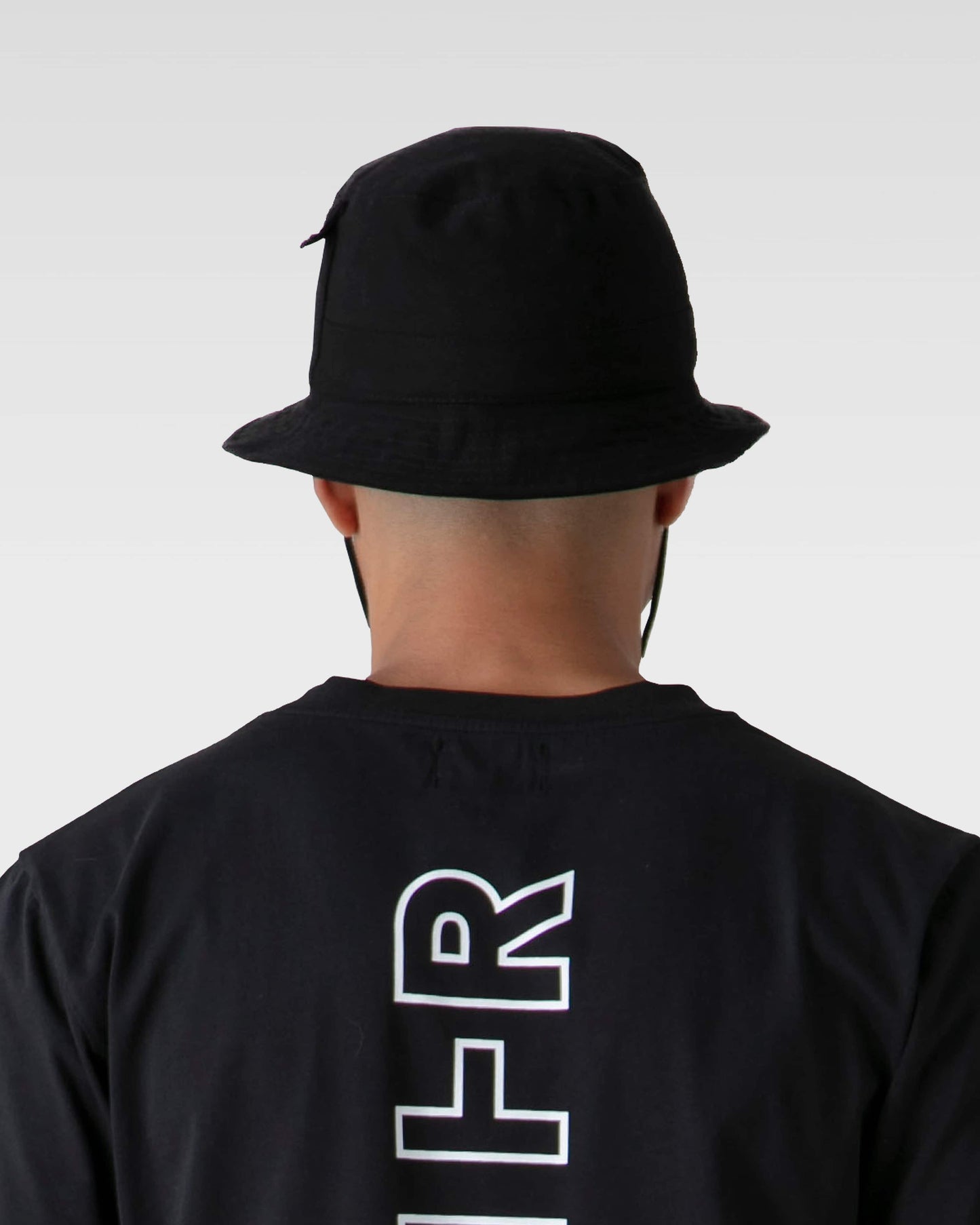 travelling-bob-noir-en-coton-bio-avnier-orel-3-silhouette-dos - noir