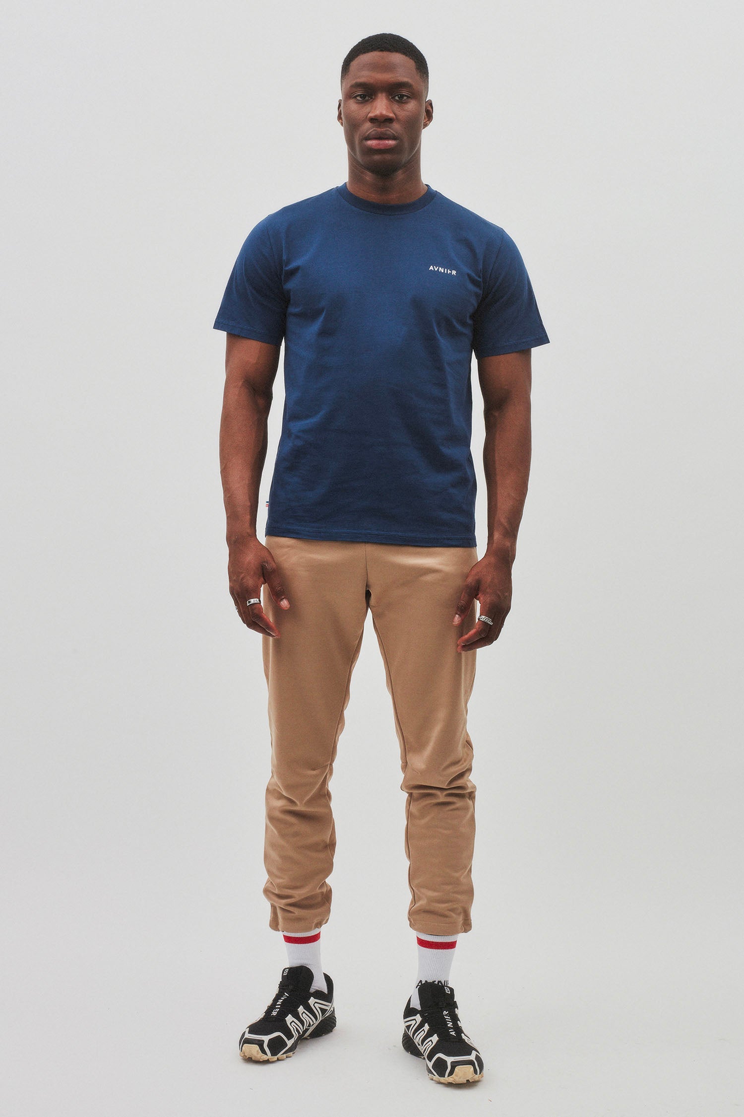 Avnier-Source-Tshirt-vertical-navy-silhouette