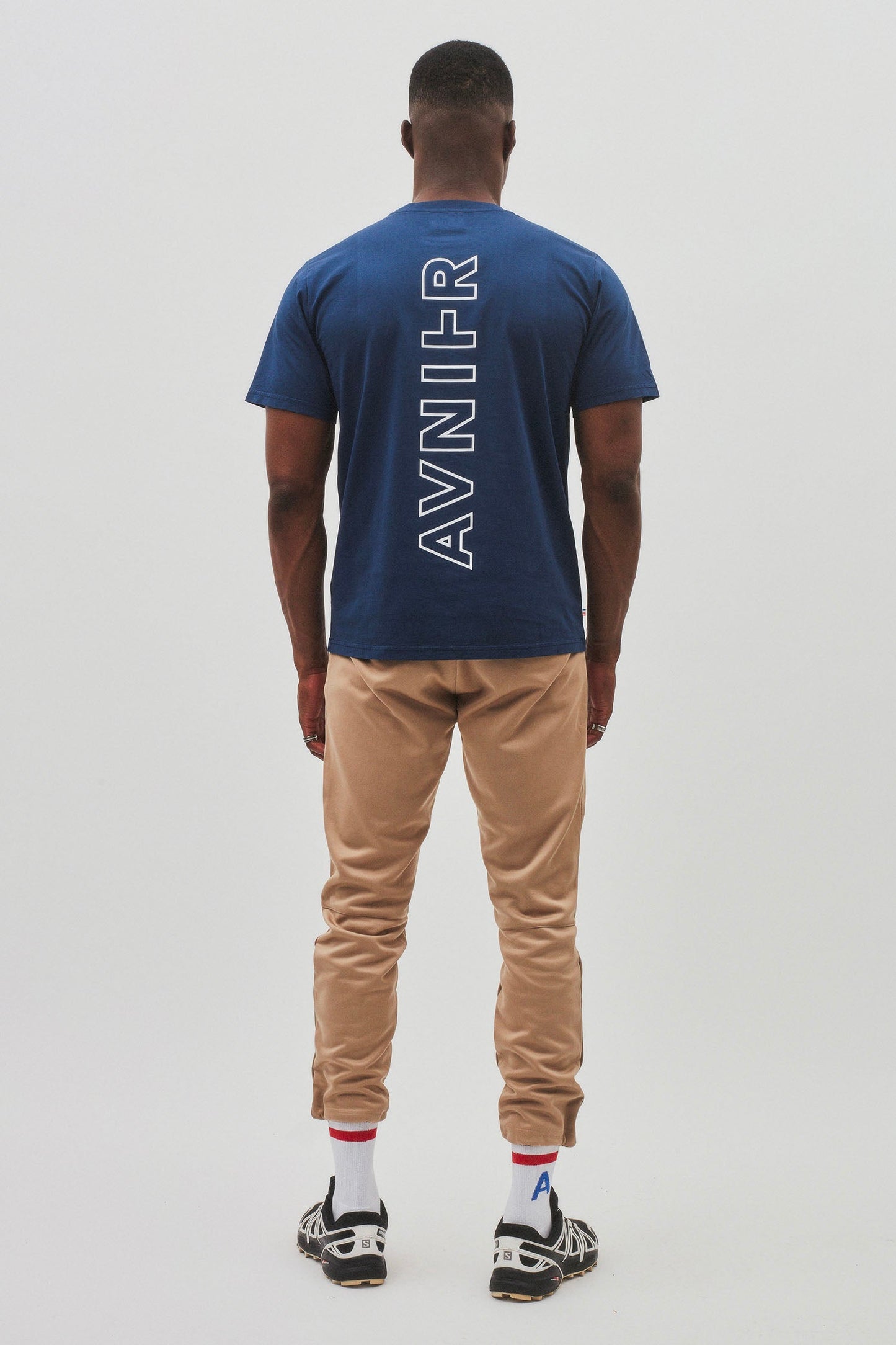 Avnier-Source-Tshirt-vertical-navy-silhouette