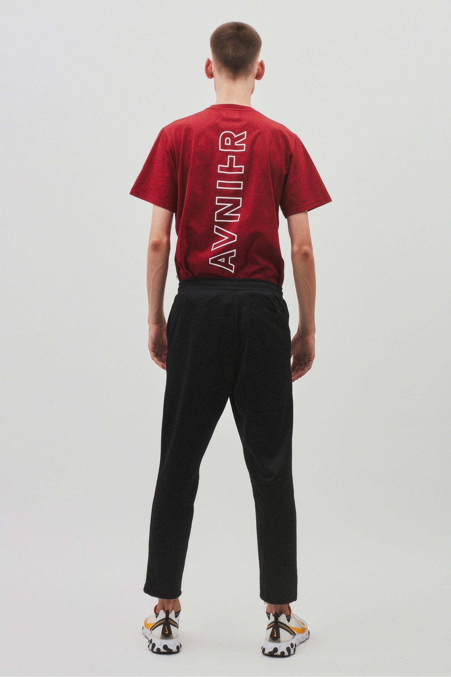 Avnier-Source-Tshirt-vertical-rouge-silhouette