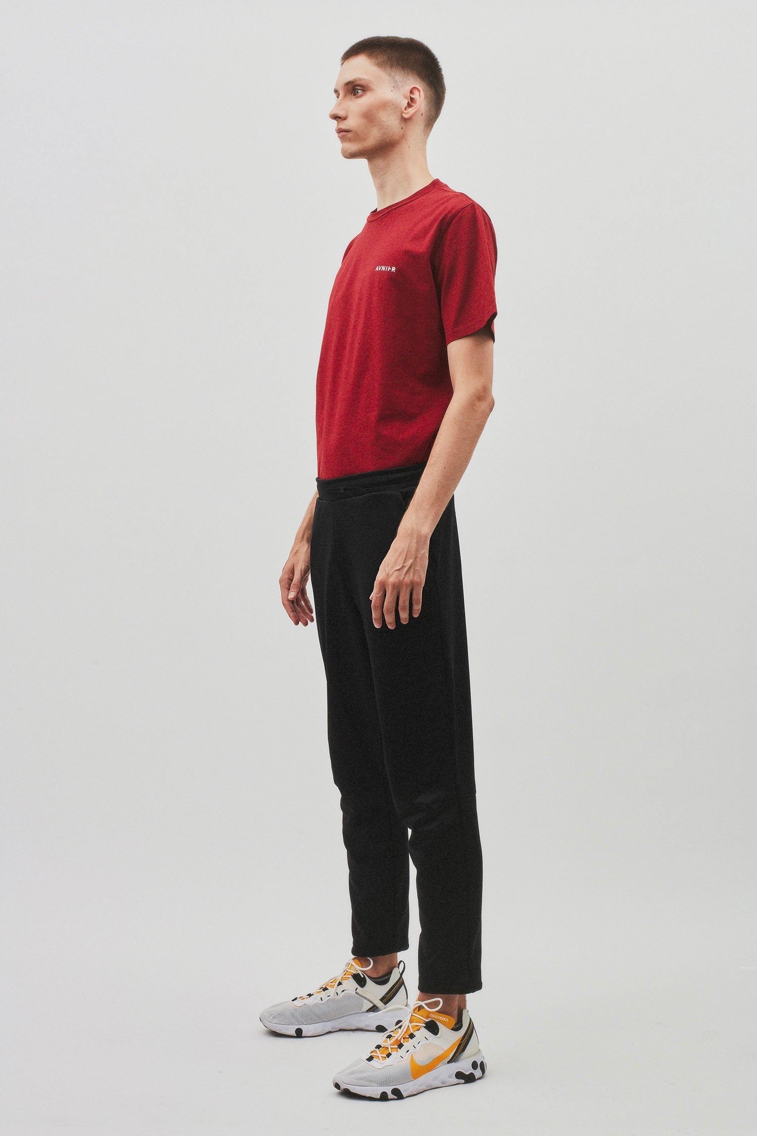 Avnier-Source-Tshirt-vertical-rouge-silhouette