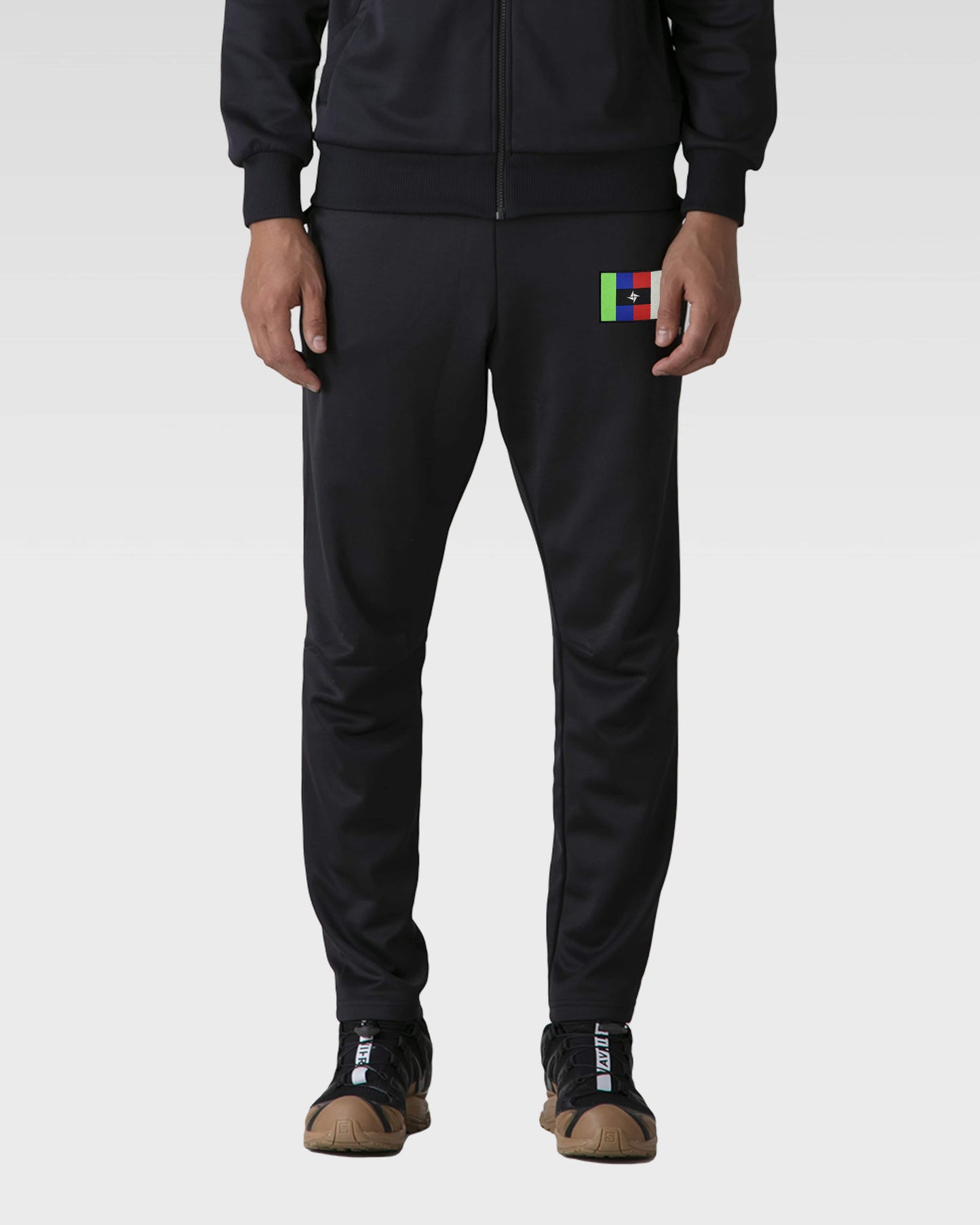 avnier-x-civilisation-crew-jogging-noir-en-coton-bio-et-polyester-recycle-avnier-vetement-orelsan-1-silhouette-face - noir