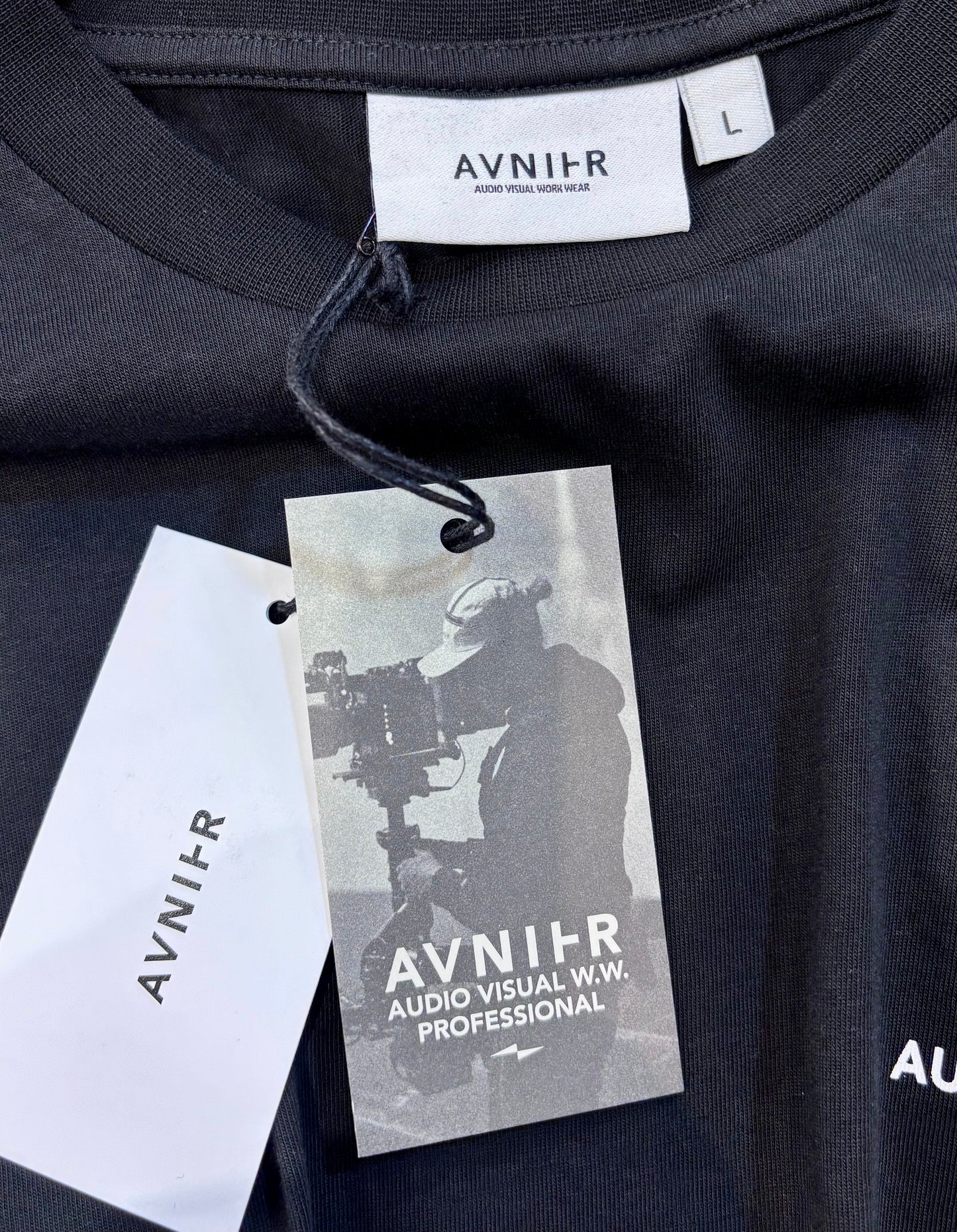 T-shirt source black vertical v3