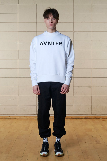 Avnier - basic white crewneck