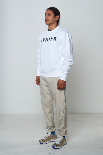 Avnier - basic white crewneck