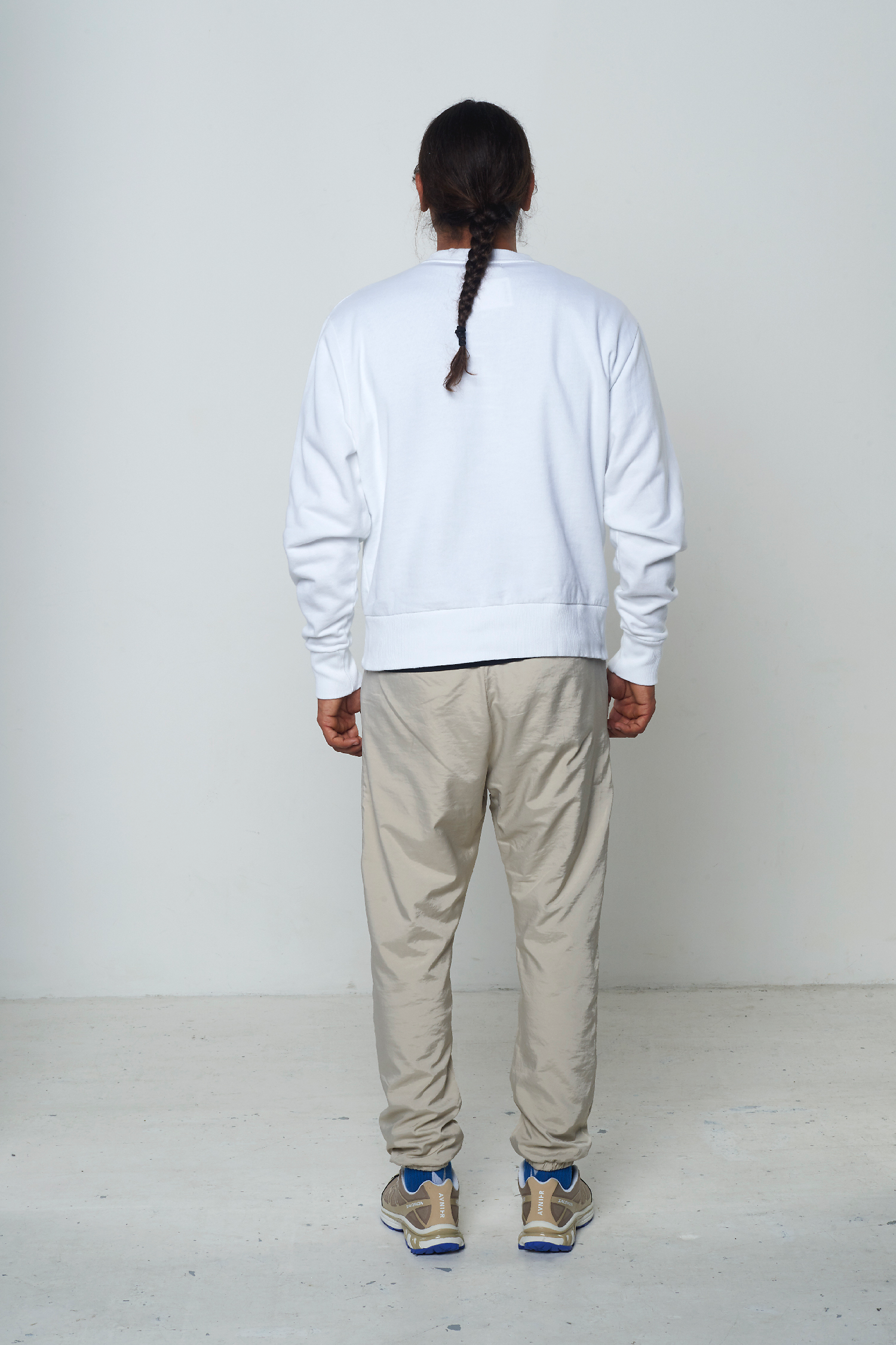 Avnier - basic white crewneck