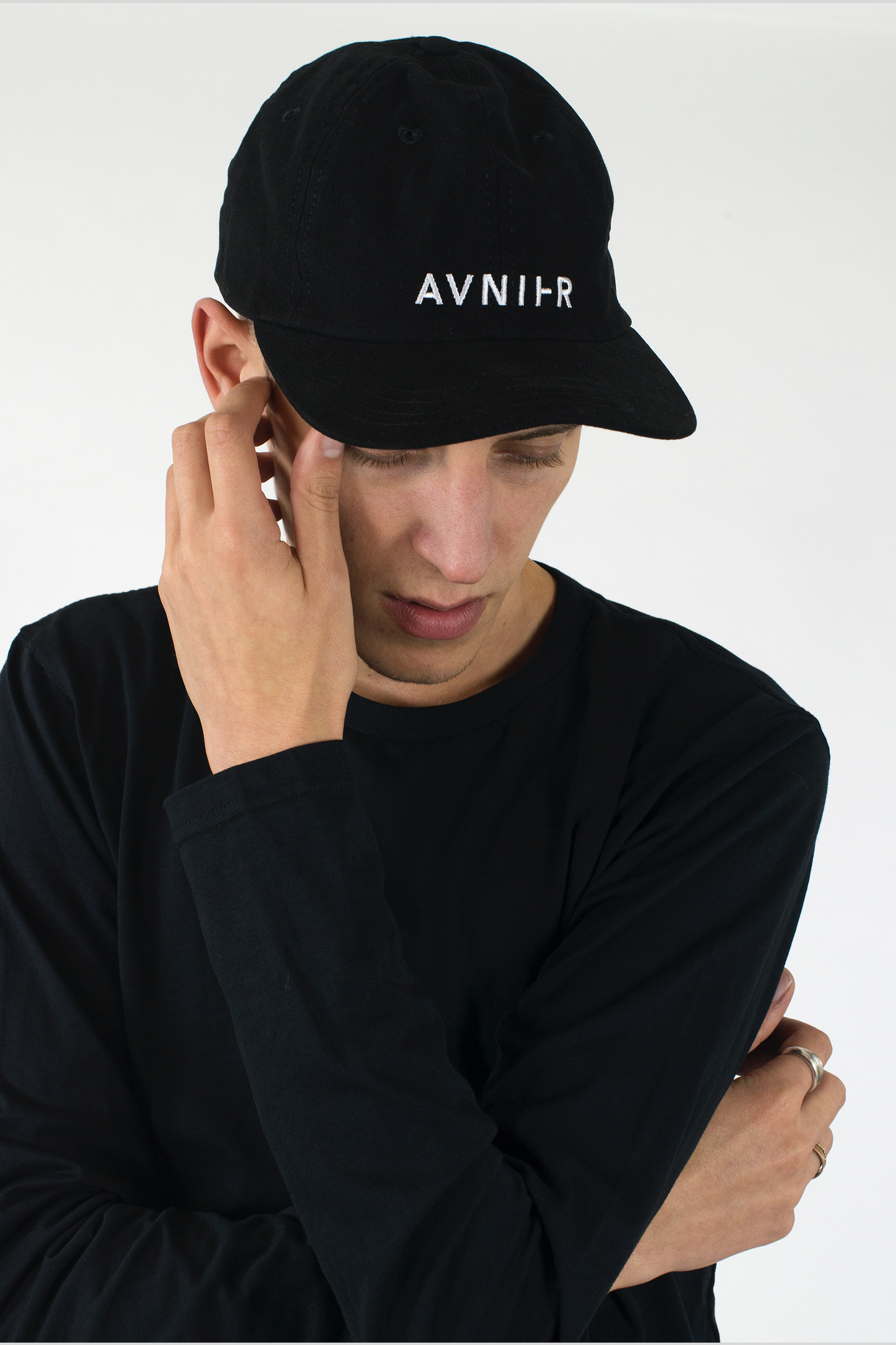 AVNIER - 6 panels black cap