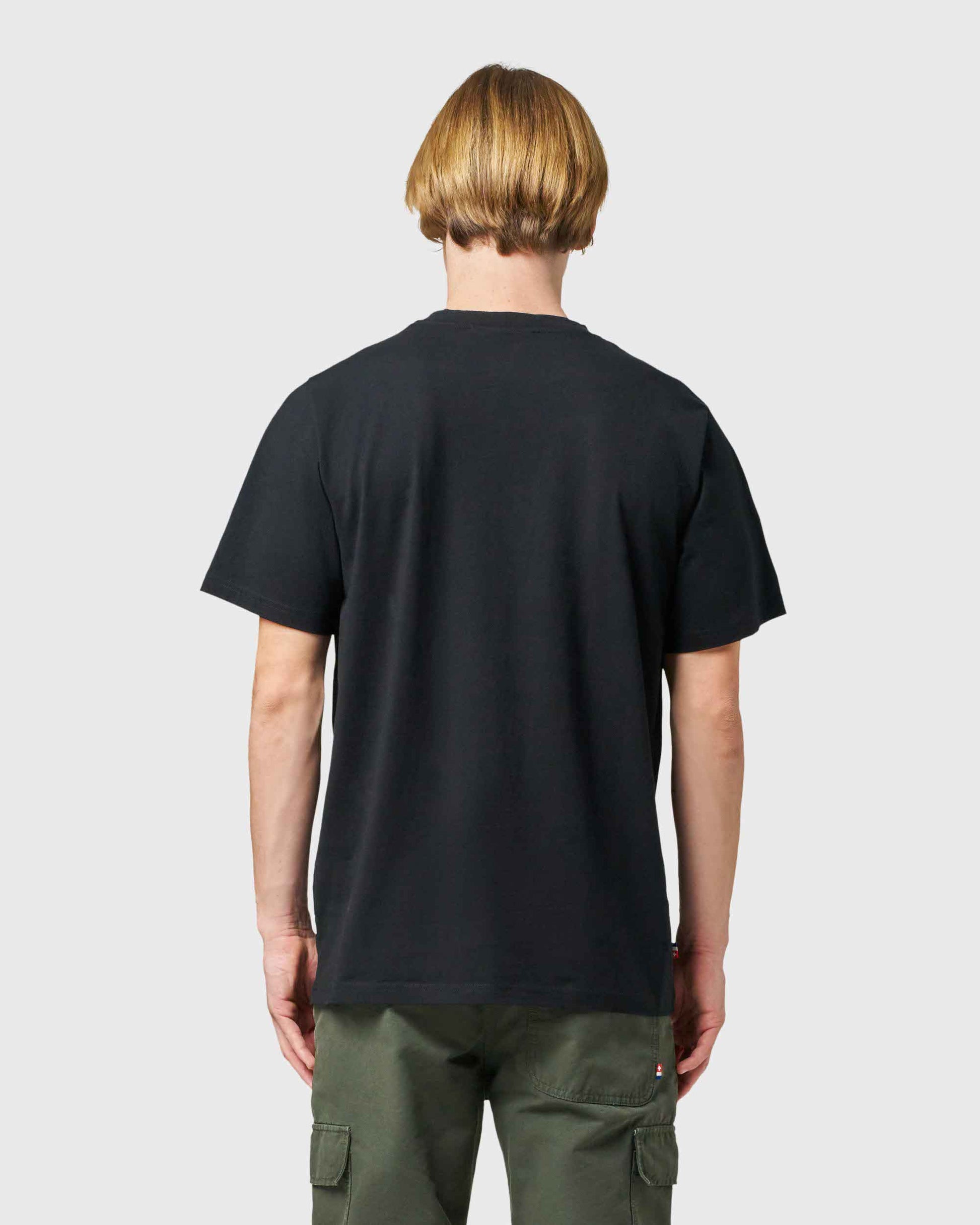 tee shirt source black